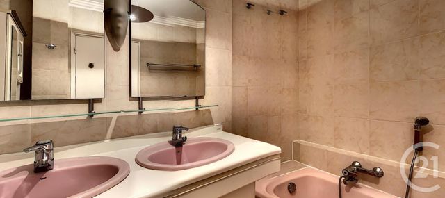 Afficher la photo en grand Appartement F2 à vendre - 2 pièces - 63.7 m2 - VENCE - 06 - PROVENCE-ALPES-COTE-D-AZUR - Century 21 Mas D'Azur