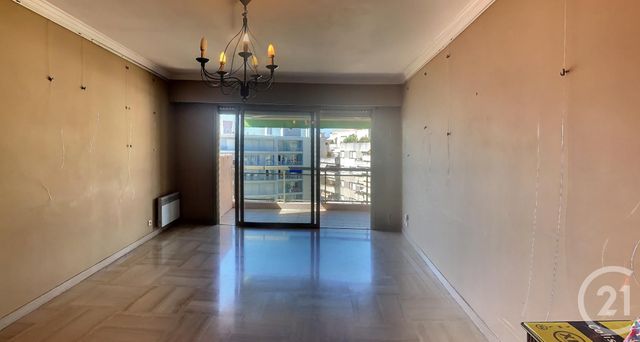Afficher la photo en grand Appartement F2 à vendre - 2 pièces - 63.7 m2 - VENCE - 06 - PROVENCE-ALPES-COTE-D-AZUR - Century 21 Mas D'Azur