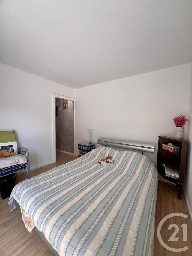 Afficher la photo en grand Appartement F3 à vendre - 3 pièces - 75.9 m2 - VENCE - 06 - PROVENCE-ALPES-COTE-D-AZUR - Century 21 Mas D'Azur