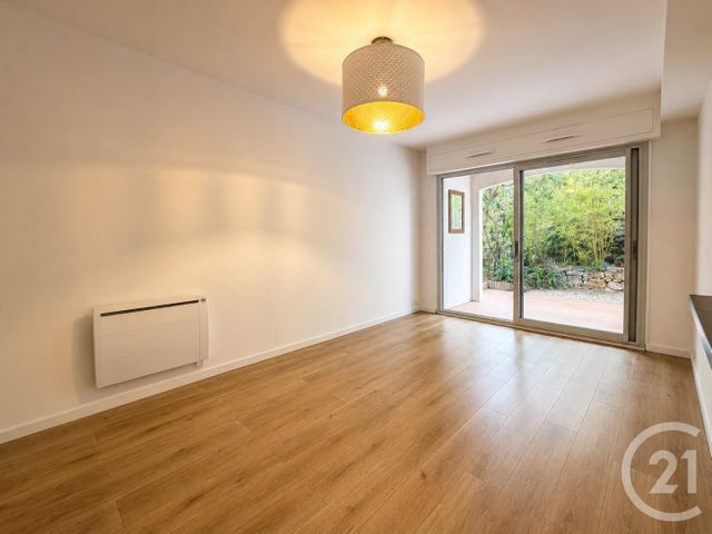 Appartement F3 à vendre - 3 pièces - 56.0 m2 - VENCE - 06 - PROVENCE-ALPES-COTE-D-AZUR - Century 21 Mas D'Azur
