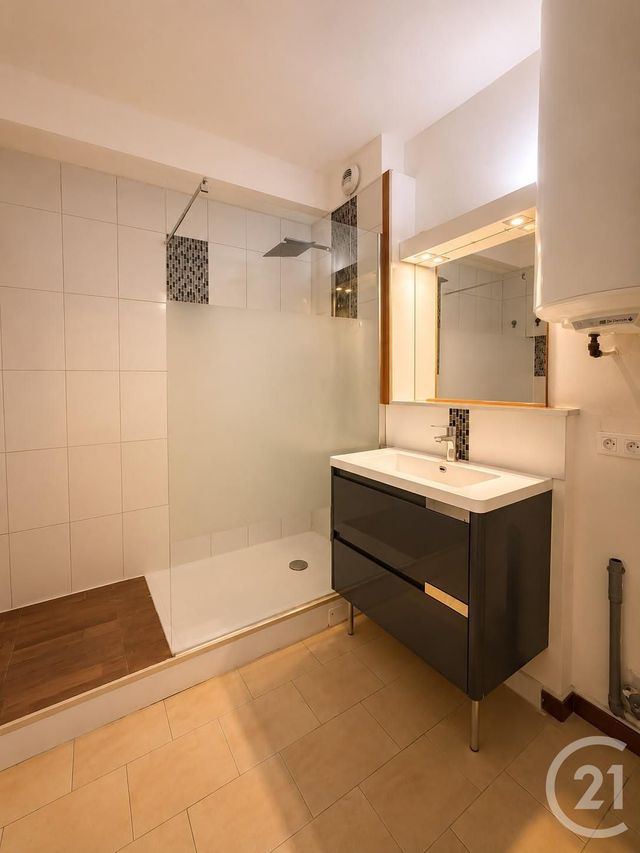 Appartement F3 à vendre - 3 pièces - 56.0 m2 - VENCE - 06 - PROVENCE-ALPES-COTE-D-AZUR - Century 21 Mas D'Azur
