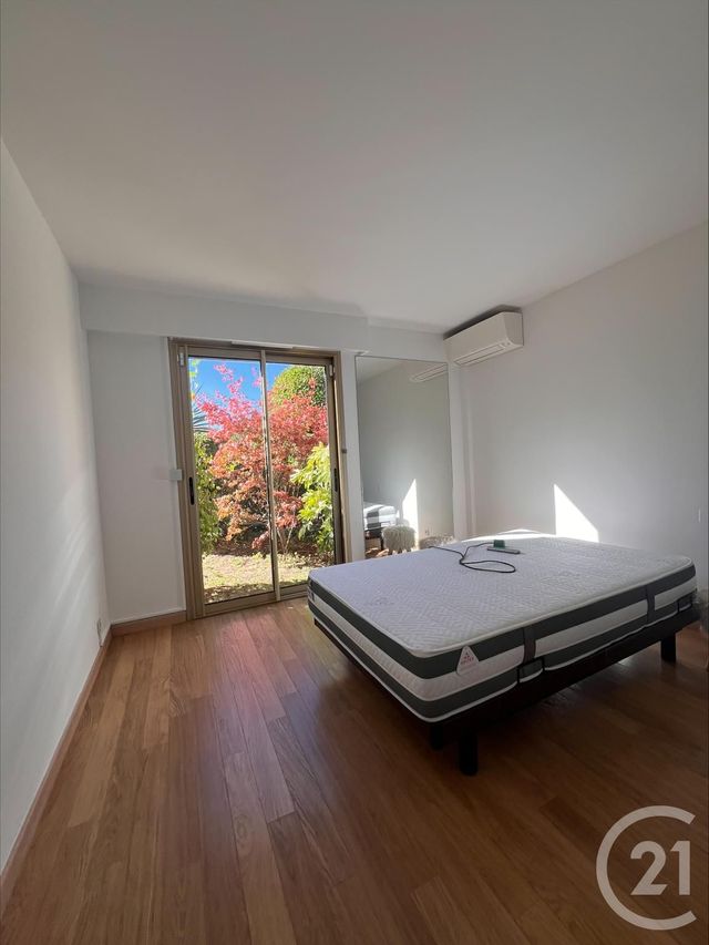 Afficher la photo en grand Appartement à vendre - 3 pièces - 72.77 m2 - VENCE - 06 - PROVENCE-ALPES-COTE-D-AZUR - Century 21 Mas D'Azur