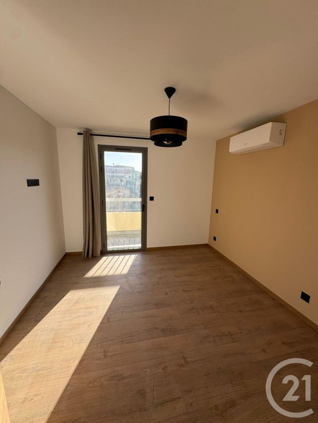 Appartement à vendre - 4 pièces - 72.0 m2 - VENCE - 06 - PROVENCE-ALPES-COTE-D-AZUR - Century 21 Mas D'Azur