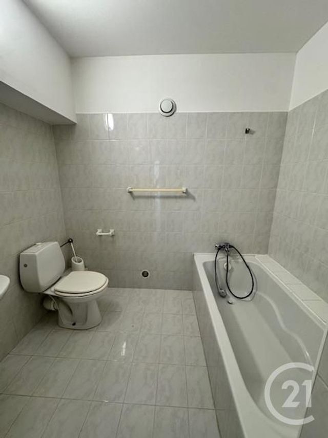 Appartement à louer - 3 pièces - 68.88 m2 - VENCE - 06 - PROVENCE-ALPES-COTE-D-AZUR - Century 21 Mas D'Azur