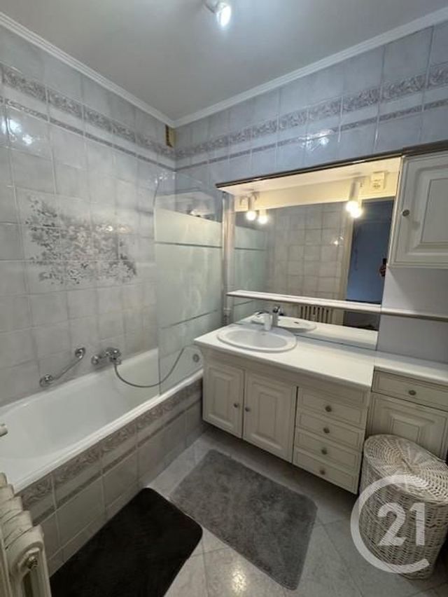 Appartement à louer - 2 pièces - 54.5 m2 - VENCE - 06 - PROVENCE-ALPES-COTE-D-AZUR - Century 21 Mas D'Azur