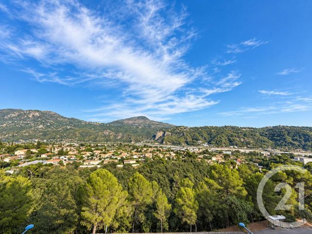 Appartement F5 à vendre - 5 pièces - 95.55 m2 - CARROS - 06 - PROVENCE-ALPES-COTE-D-AZUR - Century 21 Mas D'Azur