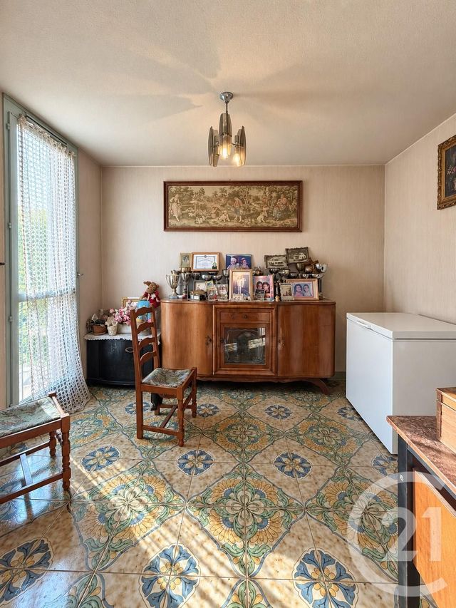 Appartement F5 à vendre - 5 pièces - 95.55 m2 - CARROS - 06 - PROVENCE-ALPES-COTE-D-AZUR - Century 21 Mas D'Azur