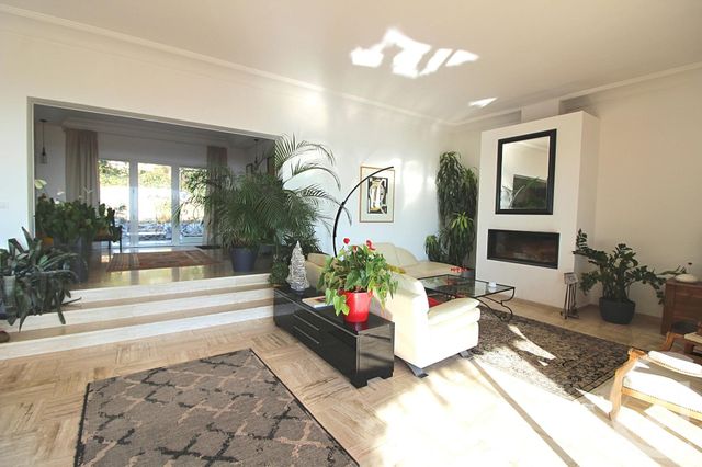 Afficher la photo en grand maison à vendre - 8 pièces - 400.0 m2 - TOURRETTES SUR LOUP - 06 - PROVENCE-ALPES-COTE-D-AZUR - Century 21 Mas D'Azur